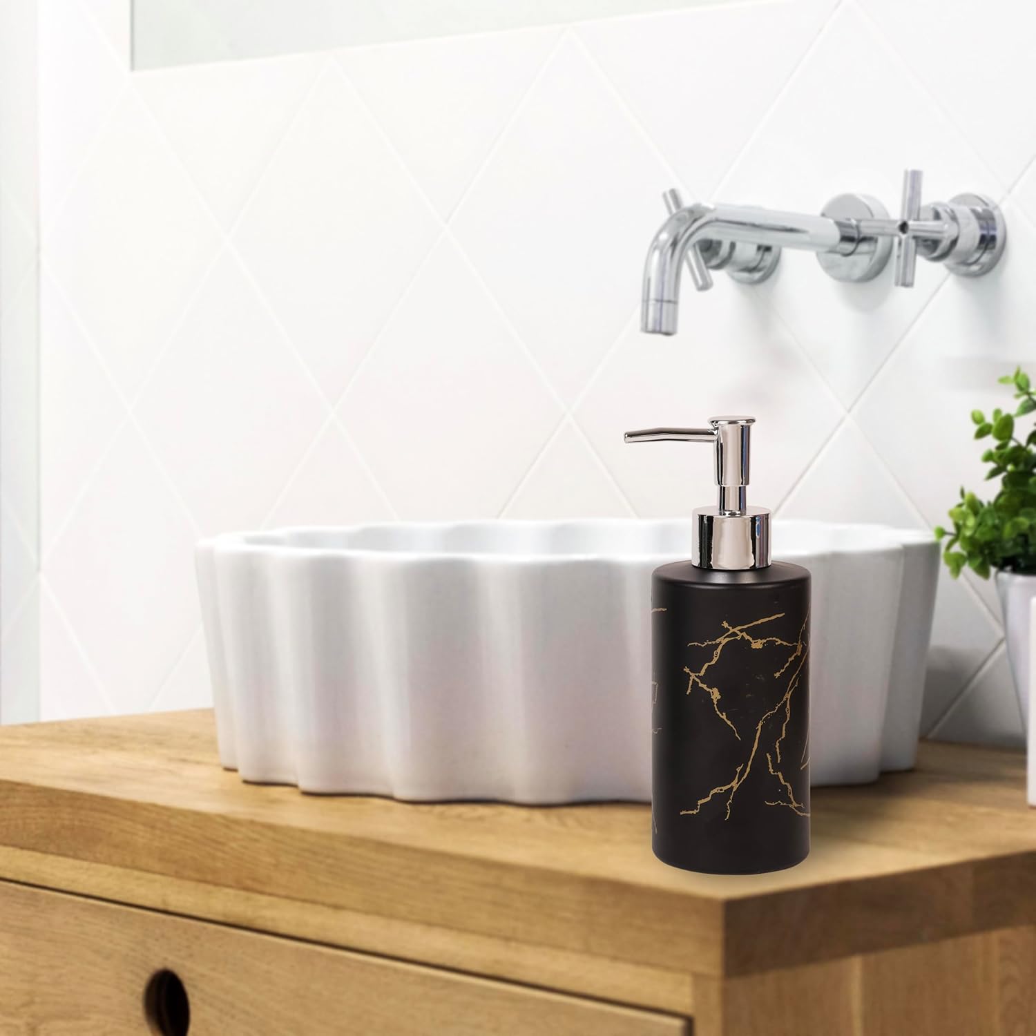 Luxury Black Marble Design Soap Dispenser – Matte Obsidian Resin Pump with Gold Veining GH